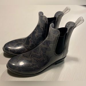 STORM RAIN BOOTHS - NWOT